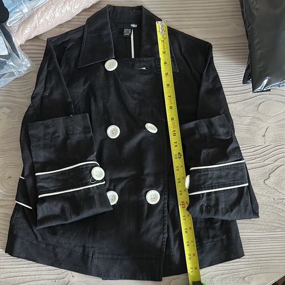 H&M Black and White Jacket-size 8 - Picture 5 of 6